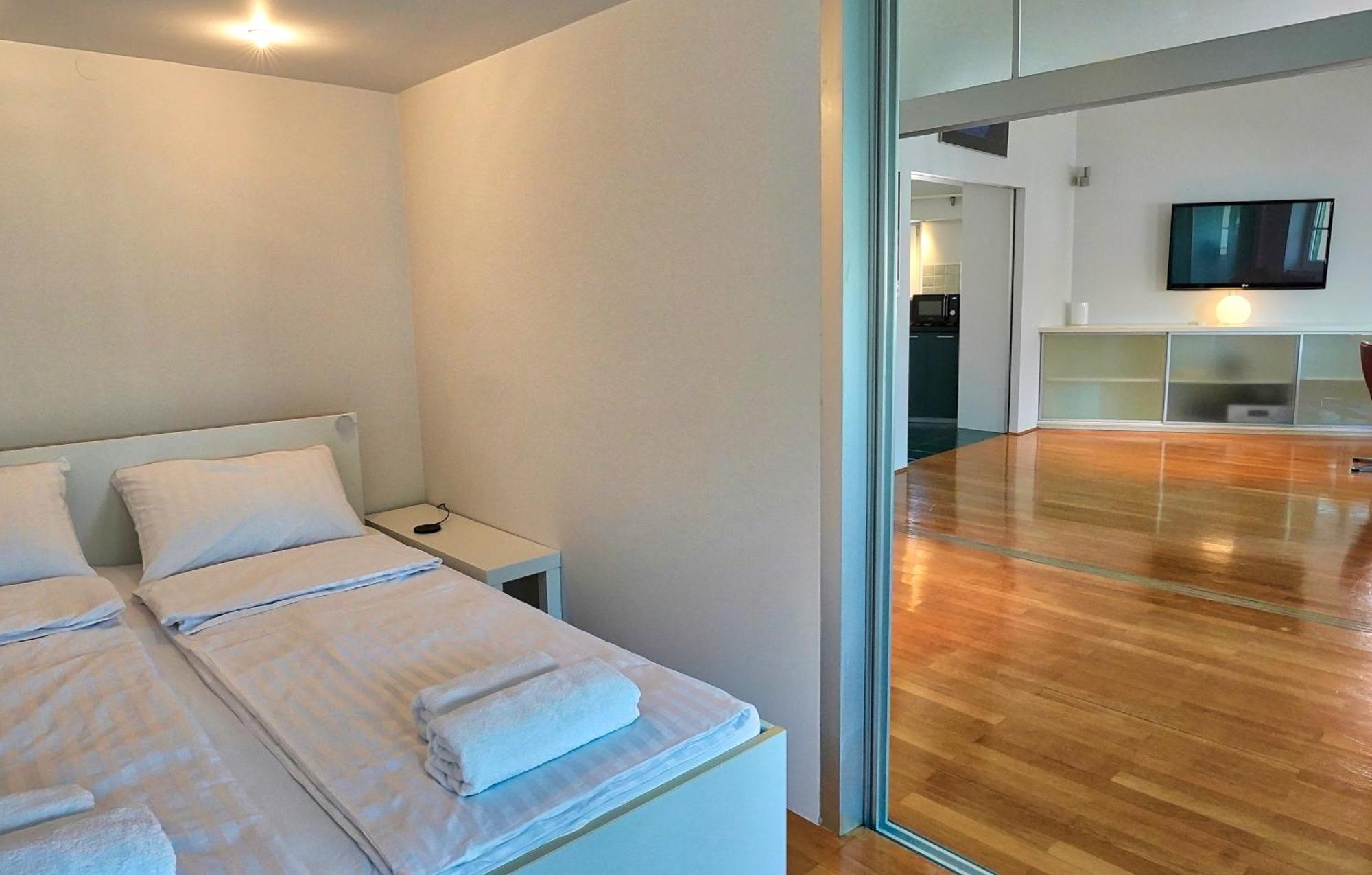Poet Apartment 卢布尔雅那 外观 照片