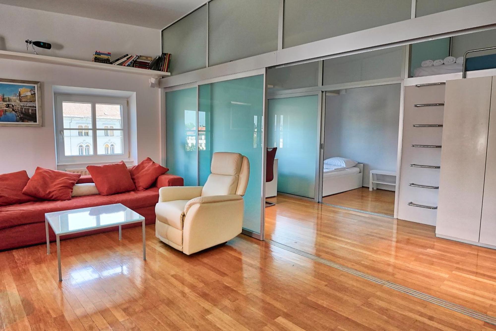 Poet Apartment 卢布尔雅那 外观 照片